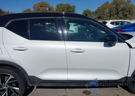 2020 Volvo Xc40 T4 R-Design из США, поврежденный, VIN YV4AC2HMXL2345850